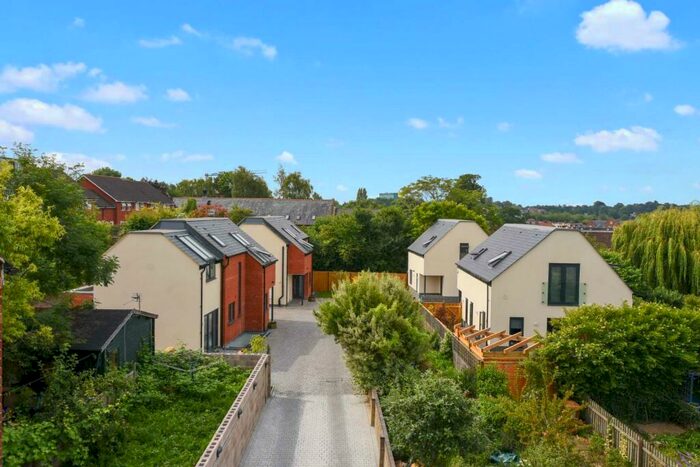 6 Bedroom Detached House To Rent In Sabir Court, Crescent Road, Temple Cowley **Student Property **, OX4