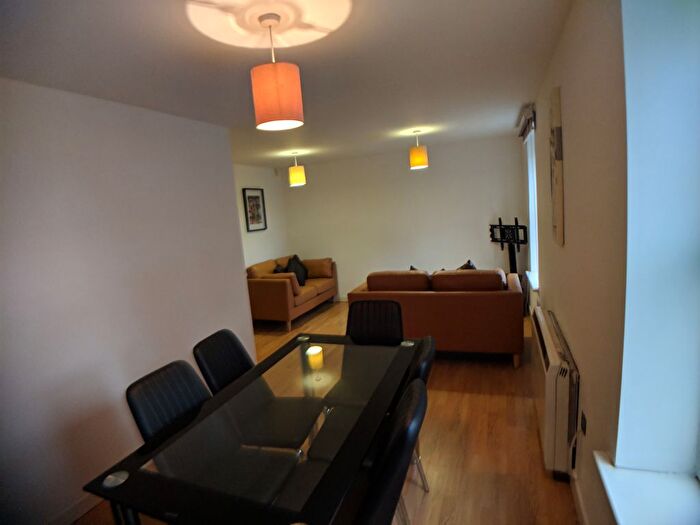 2 Bedroom Flat To Rent In Barlow Moor Road, Didsbury, Manchester, M20