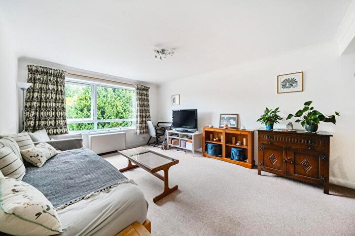 2 Bedroom Flat For Sale In Willow Grove, Chislehurst, BR7