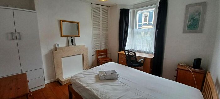 5 Bedroom House To Rent In Clarence Place, BA1