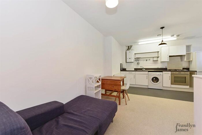1 Bedroom Apartment To Rent In Len Bishop Court, Wapping, E1W