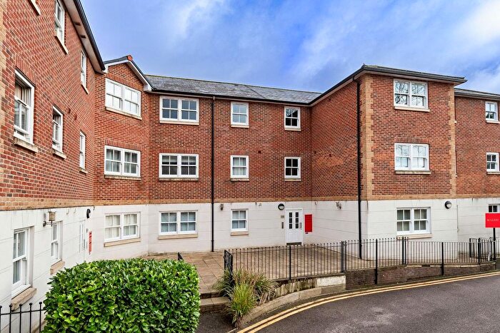 2 Bedroom Flat For Sale In Hemnall Mews, Hemnall Street, Epping, CM16