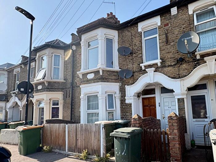 3 Bedroom Flat To Rent In Kildare Road, London, E16