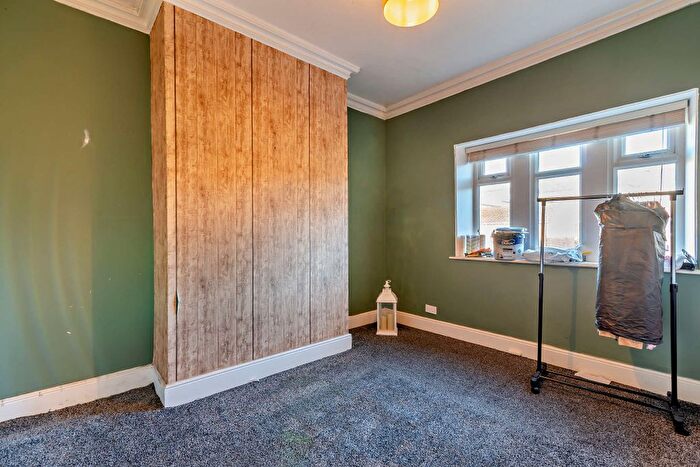 3 Bedroom Terraced House For Sale In Beverley Terrace, Halifax, HX3