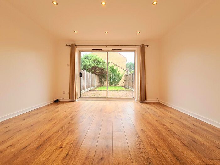 2 Bedroom House To Rent In Ware Point Drive, London, SE28