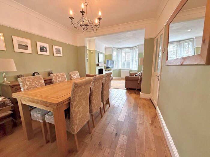3 Bedroom End Of Terrace House For Sale In Downs Road, Dunstable, LU5