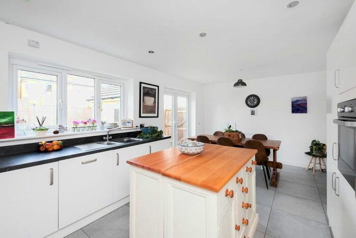 3 Bedroom Property To Rent In Archer Avenue, Corsham, SN13