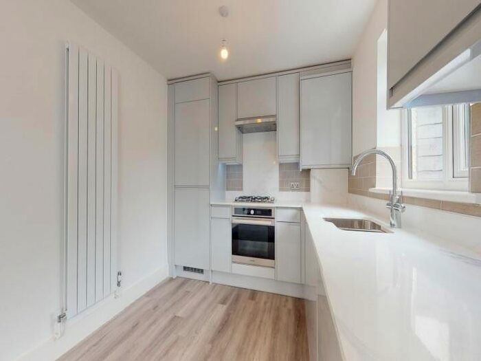2 Bedroom Detached House To Rent In Carmichael Road, London, SE25