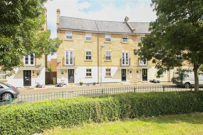 5 Bedroom Town House To Rent In Allington Circle, Kingsmead, Milton Keynes, MK4