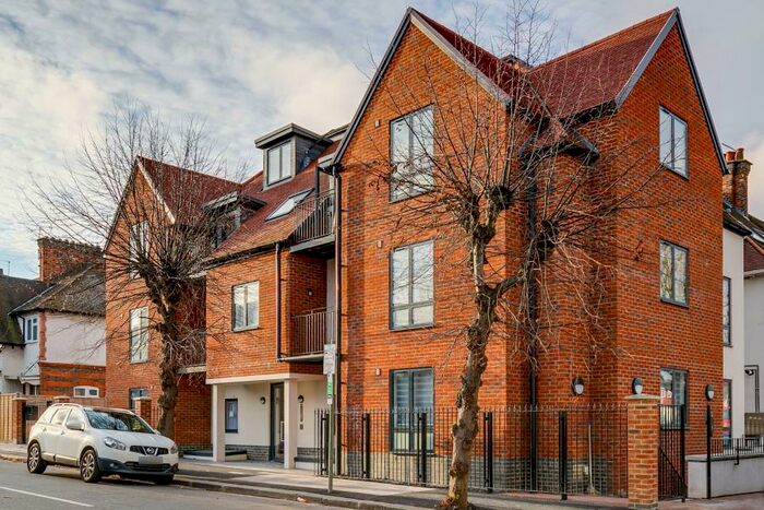 2 Bedroom Flat To Rent In Golders Green Road, London, NW11