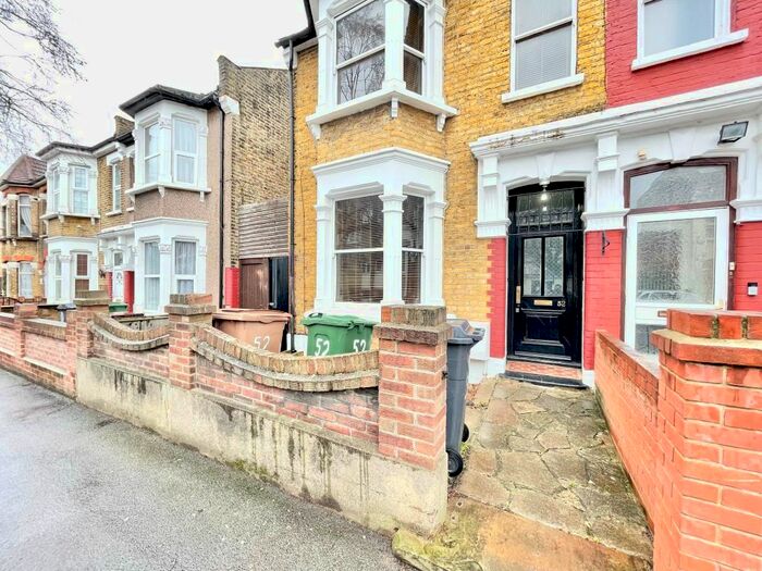 3 Bedroom Detached House To Rent In Hatherley Road, London, E17