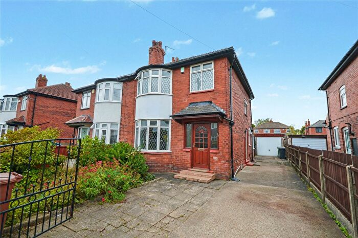 3 Bedroom Semi-Detached House For Sale In Moor Flatts Avenue, Leeds, West Yorkshire, LS10