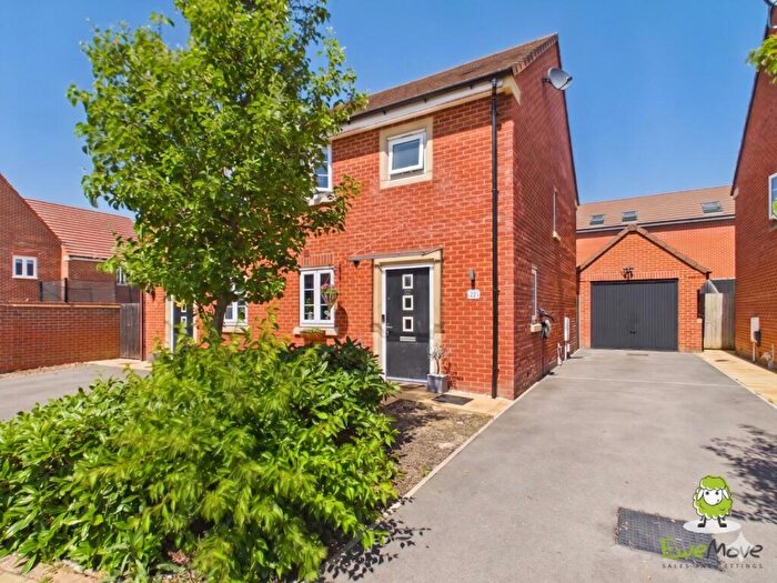 3 Bedroom Semi-Detached House For Sale In Tubb Way, Basingstoke, Hampshire, RG24