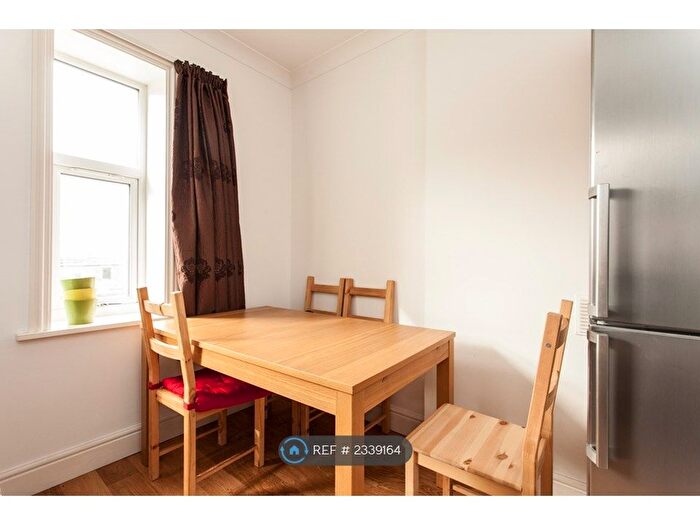 3 Bedroom Flat To Rent In Bond Street, London, W5