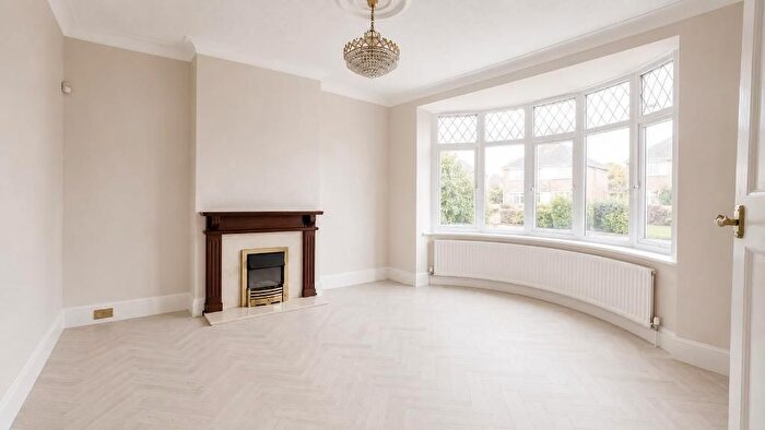 3 Bedroom Semi-Detached House To Rent In Upper Brentwood Road, Gidea Park, RM2