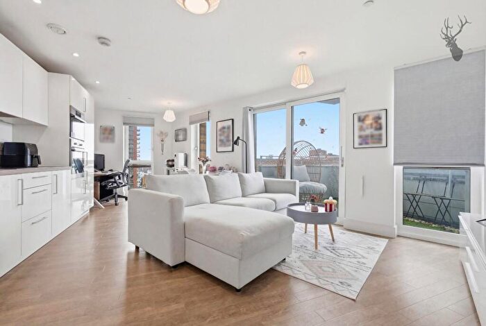 2 Bedroom Apartment For Sale In Hannaford Walk, Ivy Point, E3