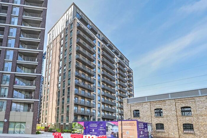 1 Bedroom Flat For Sale In Queens Cross, Royal Docks, E16