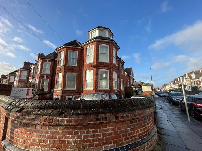 1 Bedroom Apartment For Sale In Spencer Road, Southsea, PO4
