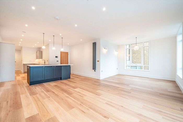 2 Bedroom Flat For Sale In Candler Mews, Twickenham, TW1