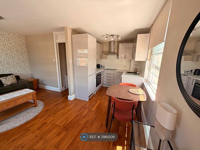1 Bedroom Flat To Rent In Calthorpe Street, London, WC1X