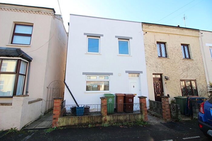 2 Bedroom End Of Terrace House To Rent In Lincoln Road, Worcester Park, KT4