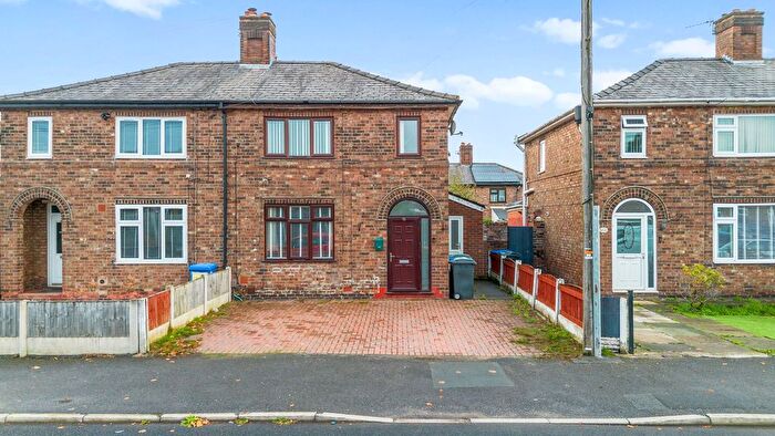 3 Bedroom Semi-Detached House For Sale In Whitley Avenue, Warrington, WA4
