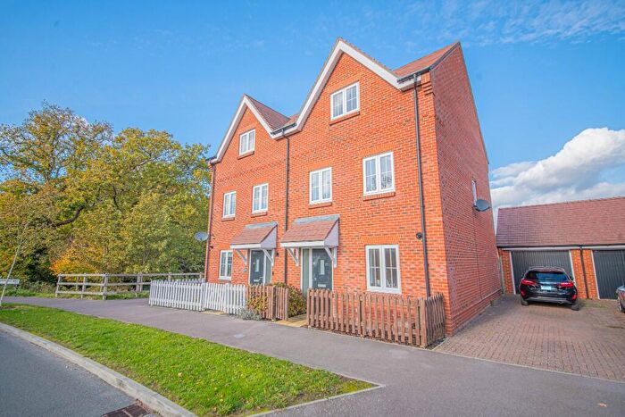 3 Bedroom Town House For Sale In Savernake Way, Fair Oak, Eastleigh, SO50