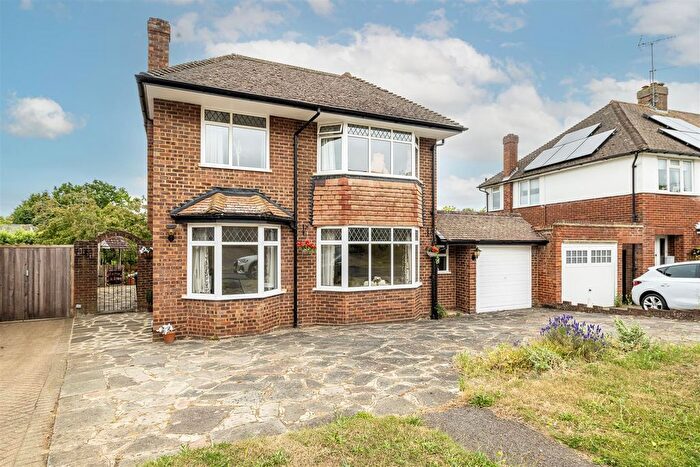 4 Bedroom Detached House For Sale In Ridge Avenue, Harpenden, AL5