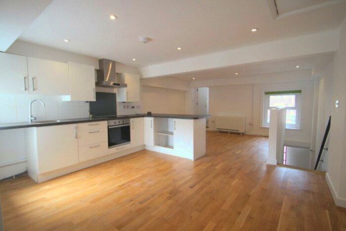 1 Bedroom Apartment To Rent In High Street, Littlehampton, West Sussex, BN17