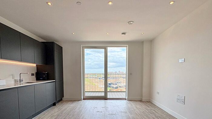 1 Bedroom Flat To Rent In Gwen Davis Way, Dagenham, RM9