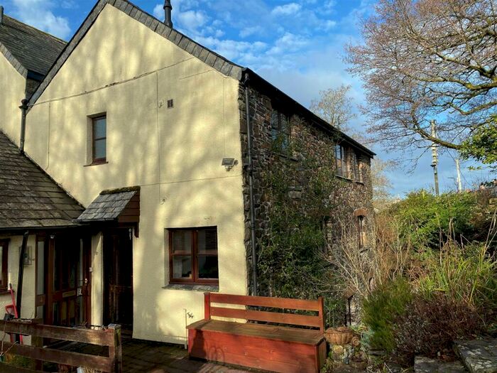 2 Bedroom Flat To Rent In Mill Road, Okehampton, EX20