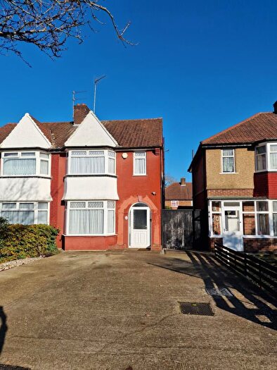 4 Bedroom Semi-Detached House To Rent In Colin Park Road, London, NW9
