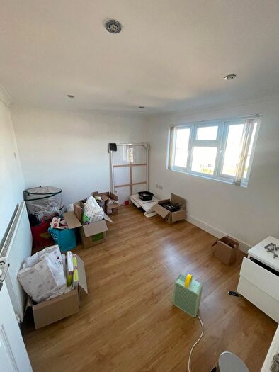 3 Bedroom Flat To Rent In Haslemere Road, Ilford, Essex, IG3