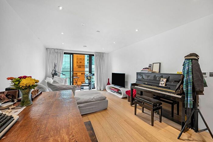 2 Bedroom Flat For Sale In Commercial Street, Aldgate, London, E1