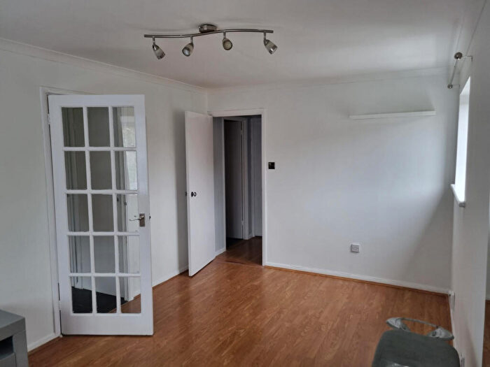 1 Bedroom End Of Terrace House To Rent In Blacksmiths Close, Romf, RM6