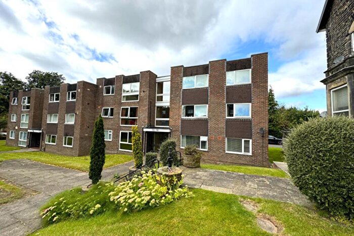 1 Bedroom Flat To Rent In Kingsway Court, Moortown, Leeds, LS17