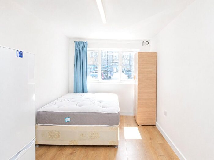 Studio To Rent In Shropshire Close, Mitcham, CR4