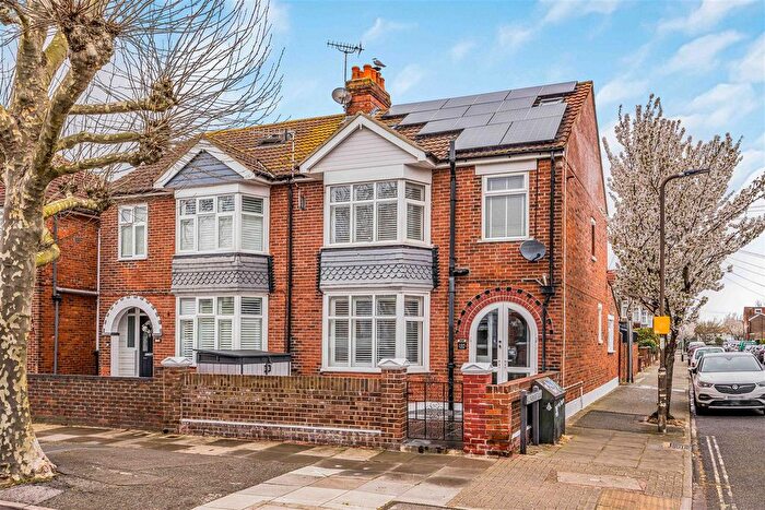 4 Bedroom Semi Detached House For Sale In Kirby Road, Portsmouth, PO2