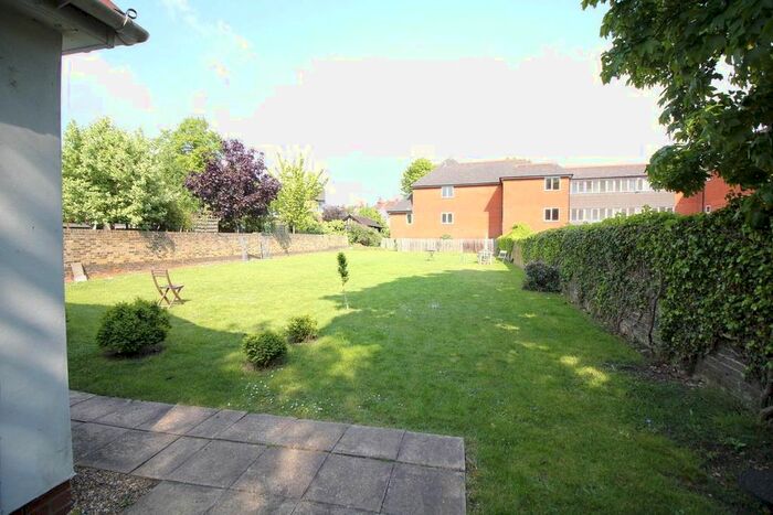 Studio To Rent In Hanger Lane, London, W5