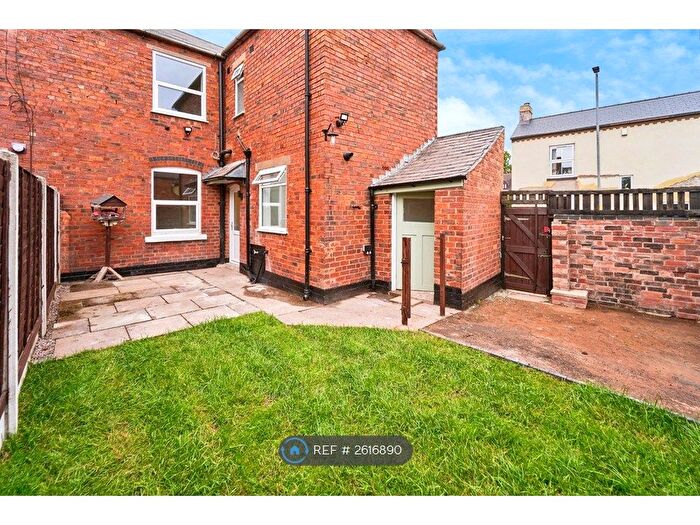 4 Bedroom Semi-Detached House To Rent In Clarendon Street, Bloxwich, Walsall, WS3
