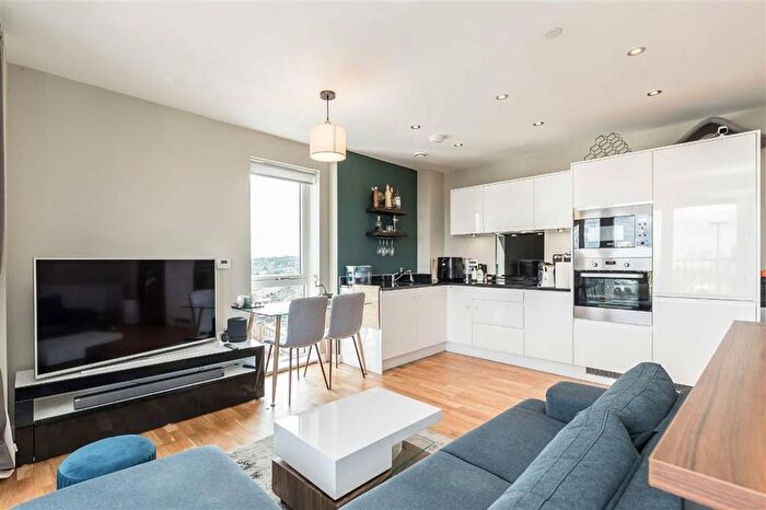 2 Bedroom Flat For Sale In Greenwich High Road, London, SE10