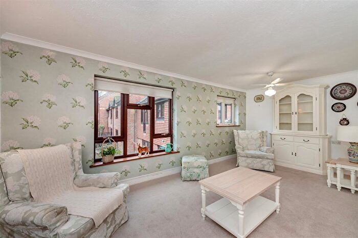 1 Bedroom Flat For Sale In Chorleywood Bottom, Chorleywood, Rickmansworth, WD3