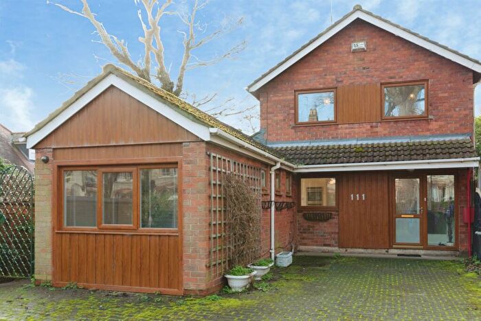3 Bedroom Detached House For Sale In Park Avenue, Hull, HU5