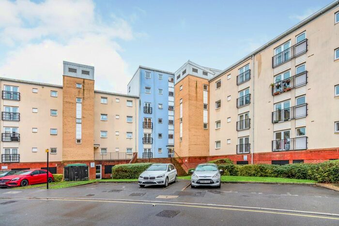 2 Bedroom Flat To Rent In College Court, Southampton, SO14