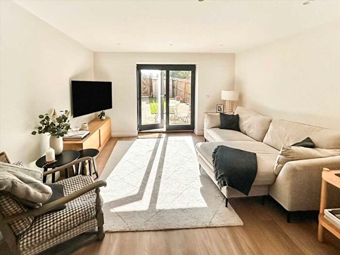 3 Bedroom Town House For Sale In Church View, Nottingham, NG11