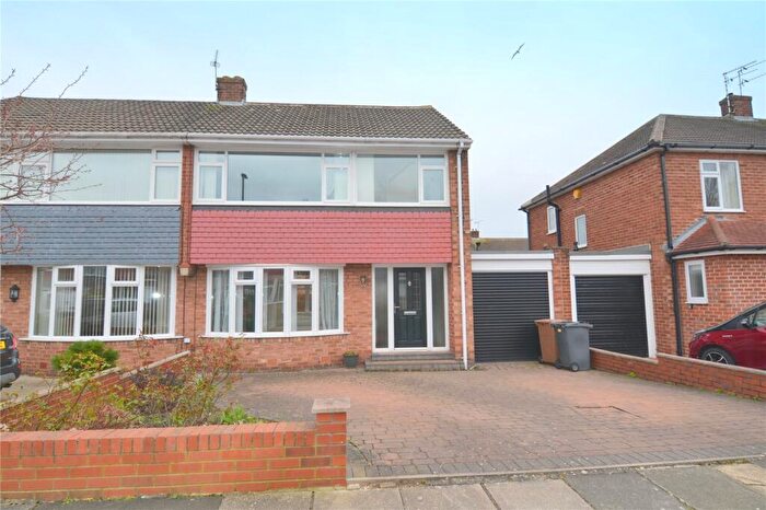 3 Bedroom Semi-Detached House To Rent In Farringdon Road, Marden Farm, Cullercoats, NE30