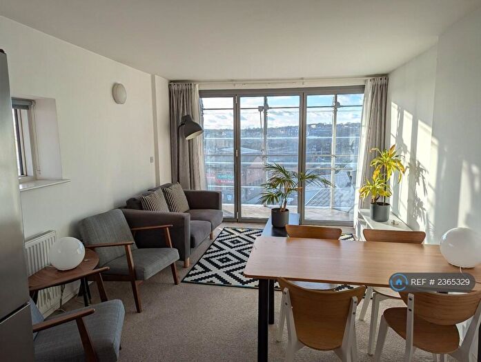 2 Bedroom Flat To Rent In Sarawak Court, London, SE15