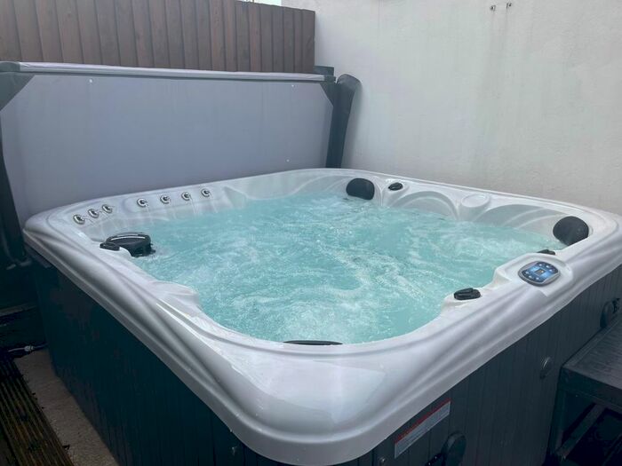 2 Bedroom Flat To Rent In Carlisle Street, Cardiff, CF24