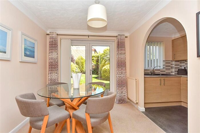 3 Bedroom Semi-Detached House For Sale In Howlsmere Close, Halling, Rochester, Kent, ME2