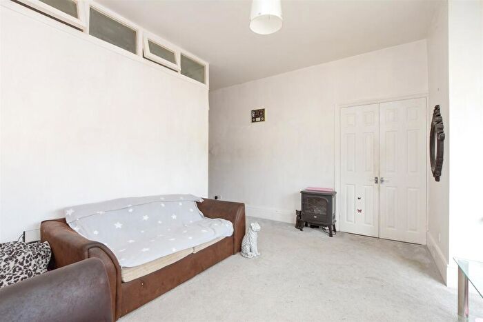 1 Bedroom Flat For Sale In Harestone Valley Road, Caterham, Surrey, CR3